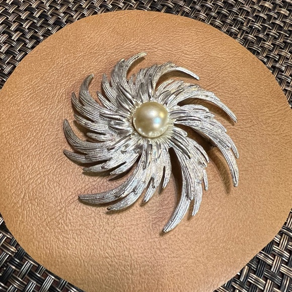 Vintage Sarah Coventry, Sunburst Brooch - Picture 1 of 4